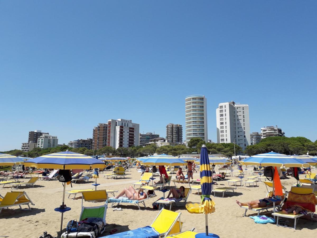 Lucerna Apartments At Sabbiadoro Beach Lignano Sabbiadoro Exterior photo